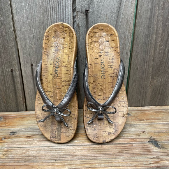 Vionic Bella Metallic Silver Thong Sandal Womens Size 8 - Picture 16 of 16